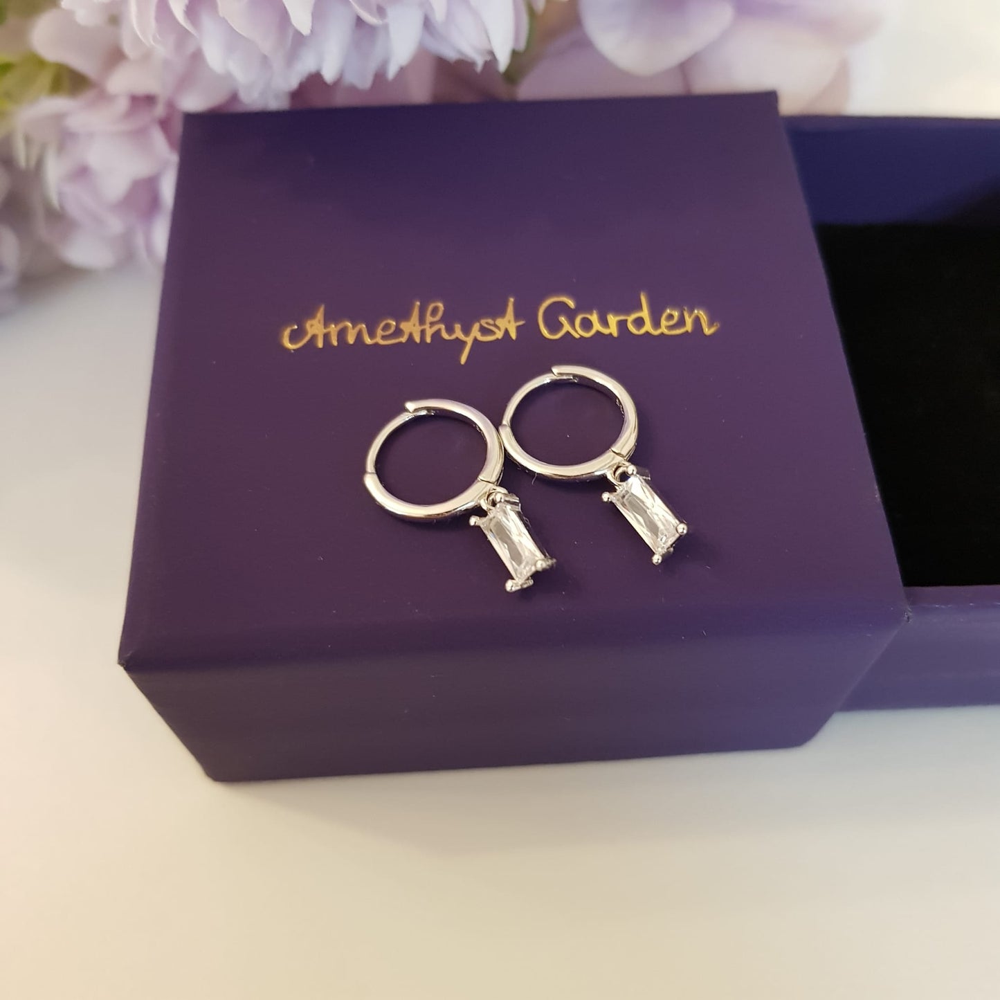 Ohrringe Baguette Huggies Kristallweiß