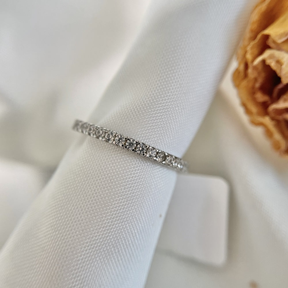 Pavéring Crystal White
