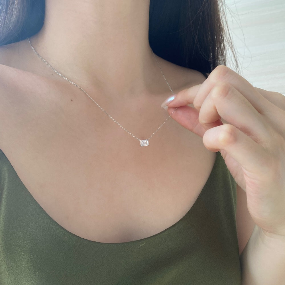 Clara crystal white necklace