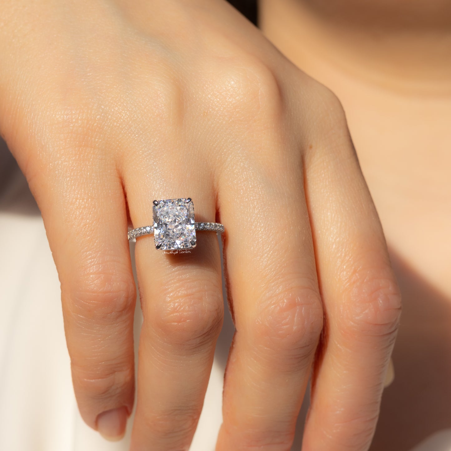 Ring London Crystal White