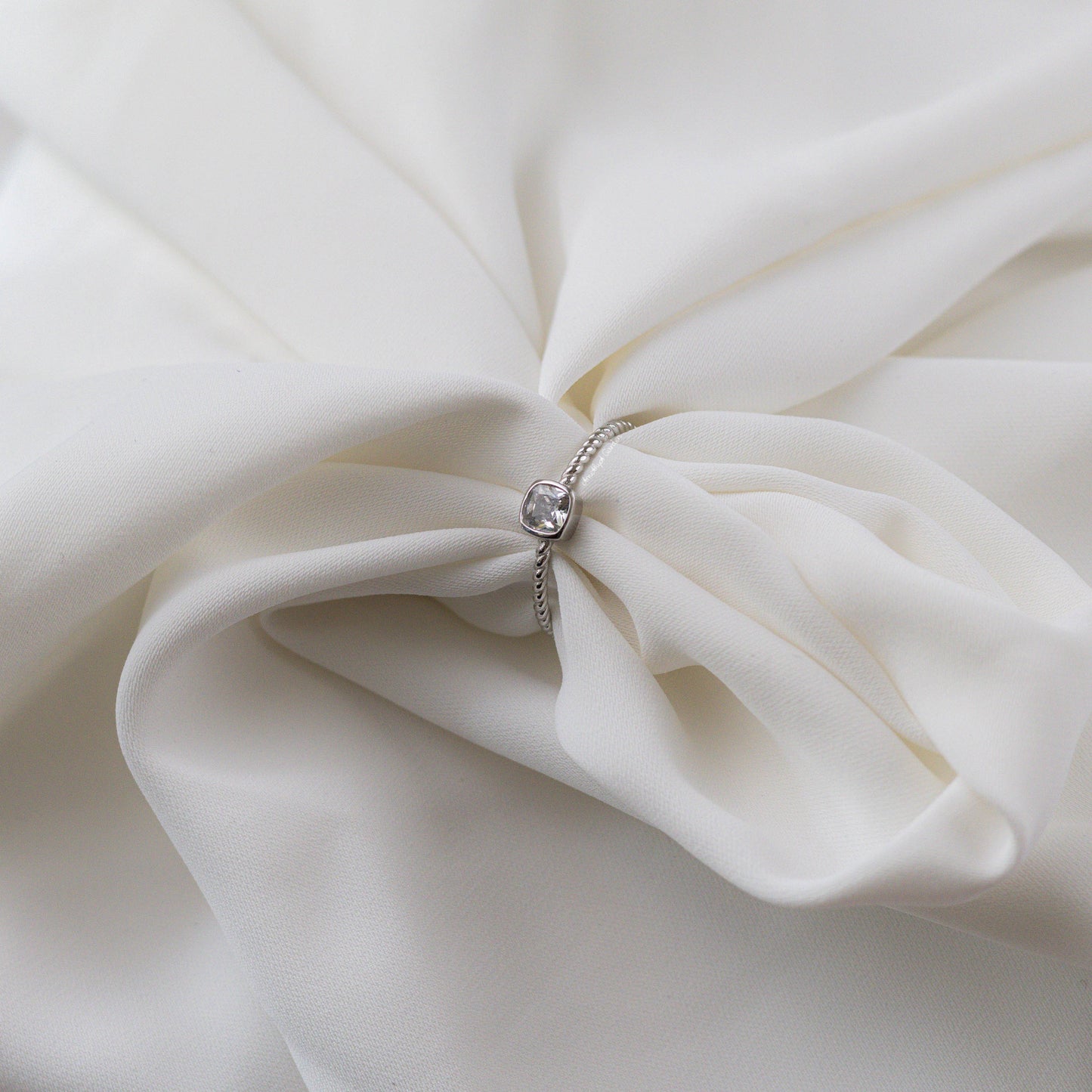 Ring Kristina Crystal White